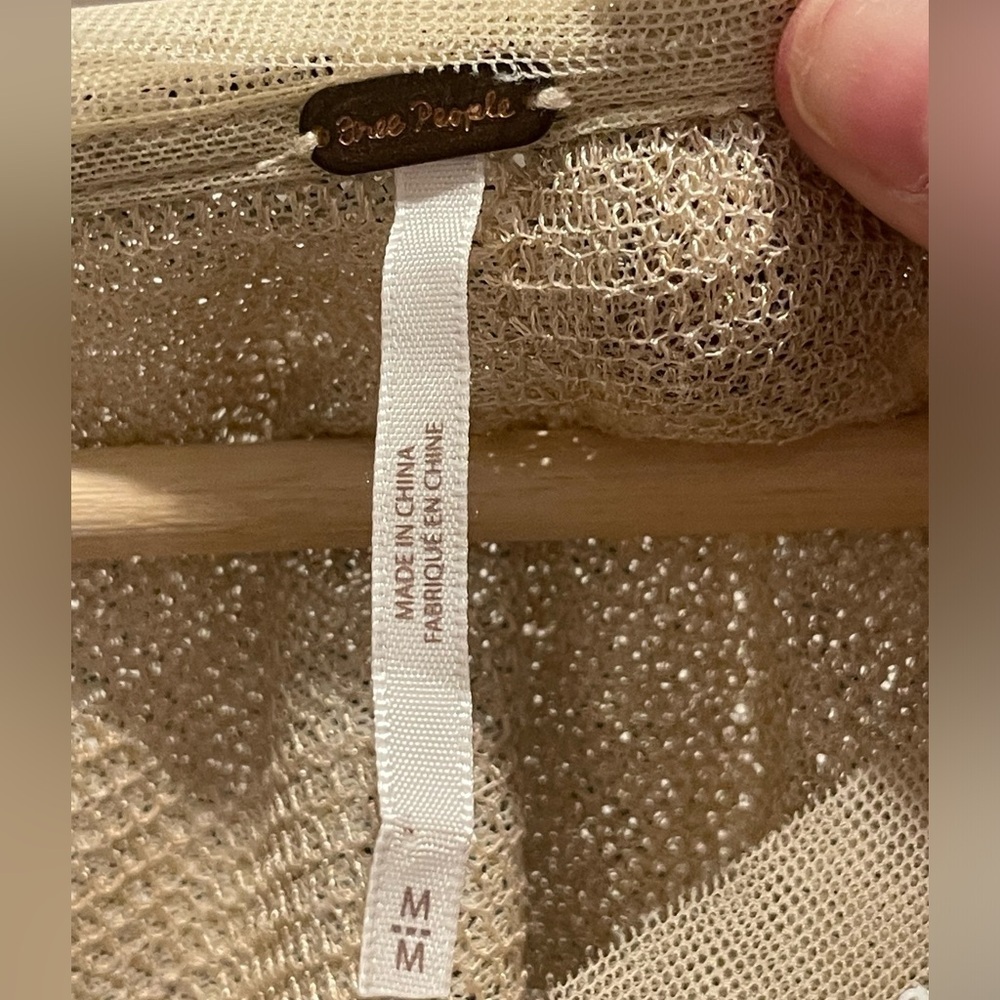 FREE PEOPLE Champagne Dreams Sequins Glam Tee $128 MEDIUM Neutral Cropped EUC - Picture 4 of 12